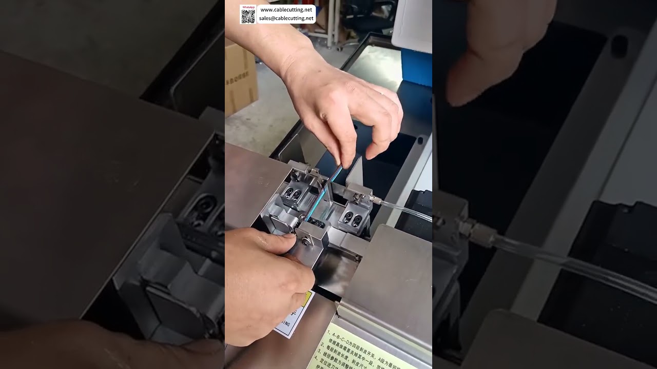 Automatisk skære- og afisoleringsmaskine til flerkernet kabel – op til 4 programmerbare segmenter (kort version)