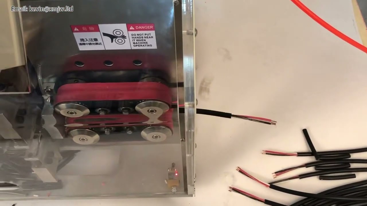 Automatisk trådbehandlingsmaskine SWT-508 YHT-2 med touchskærm – præcis afisolering og afskæring af 5-leder kabel